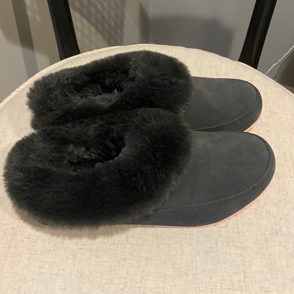 Sorel never worn slippers